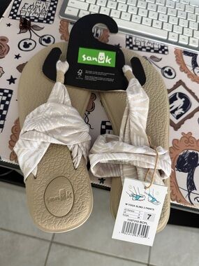 Sanuk Women's Yoga Sling 2 Sand with White Print Fabric Straps